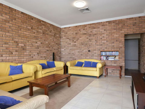 The House On The Lake At Fishing Point Lake Macquarie Honestly Put The Line In & Catch Fish - Perisher Accommodation 1