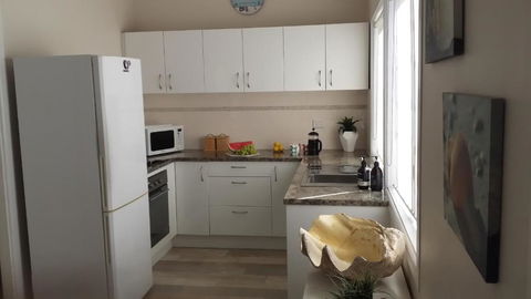 SHELLHARBOUR BEACH COTTAGE 1 Minute Walk To Beach Flags In Summer - Perisher Accommodation 3