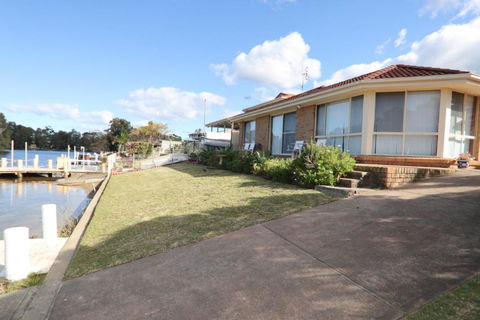 Fishermans Delight Waterfront - Perisher Accommodation 4
