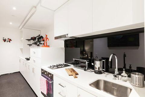 CLARK, 1BDR Melbourne Apartment - Perisher Accommodation 3