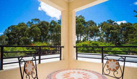 LUXE At Sanctuary Cove - Perisher Accommodation 6