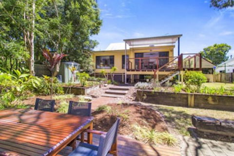 CABARITA BEACH BLISS HOLIDAY HOME On The LAKE - Perisher Accommodation 0