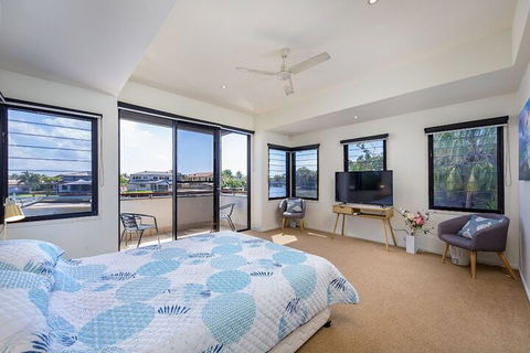 Gold Coast Stunning Waterfront Retreat By Hostrelax - Perisher Accommodation 6