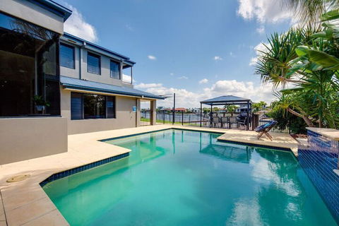 Gold Coast Stunning Waterfront Retreat By Hostrelax - Perisher Accommodation 1