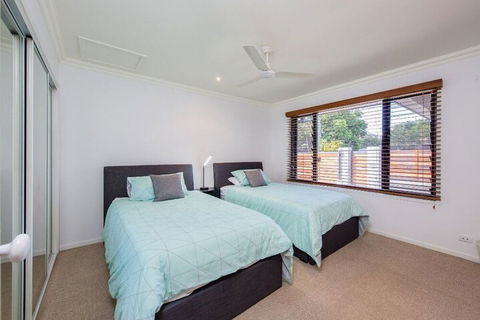 Gold Coast Stunning Waterfront Retreat By Hostrelax - Perisher Accommodation 3