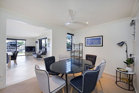 Gold Coast Stunning Waterfront Retreat By Hostrelax - Perisher Accommodation 5
