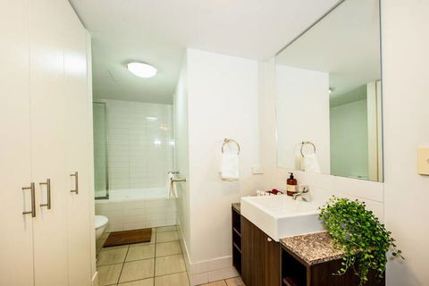 CBD African Charm, Story Bridge & River Views - Perisher Accommodation 2
