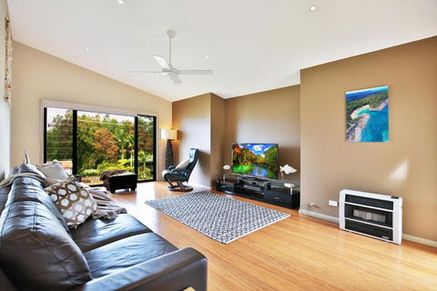 Panorama At The Lake Pet Friendly 15 Mins To Hyams Beach - Perisher Accommodation 4