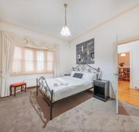 Camberwell Bright  Camberwell 5Bedder 2Bath Huge Classy Family home - Perisher Accommodation