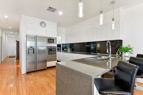 BENGALEE EXECUTIVE TOWNHOUSE MODERN & STYLISH - Perisher Accommodation 5