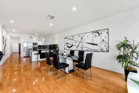 BENGALEE EXECUTIVE TOWNHOUSE MODERN & STYLISH - Perisher Accommodation 3