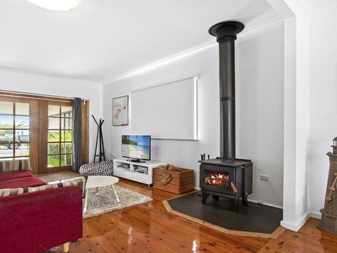 Sea Shack Renovated 1950s Beach House - Perisher Accommodation 6