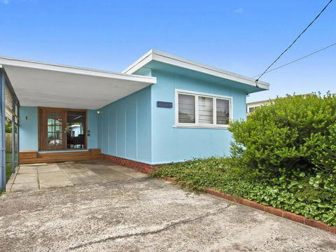 Sea Shack Renovated 1950s Beach House - Perisher Accommodation 5