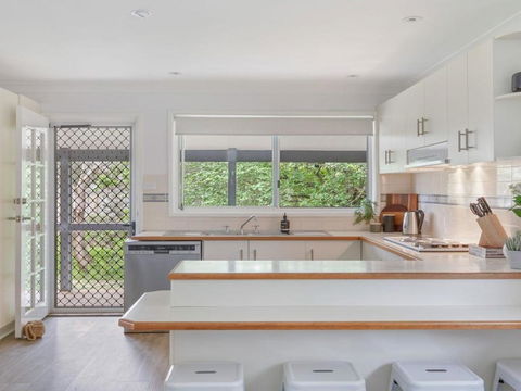 Sounds By The Sea Open Plan Living Metres To Beach - Perisher Accommodation 4