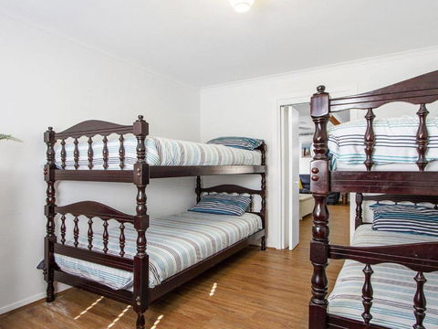 Whispering Waves Relaxing Beach House - Perisher Accommodation 2