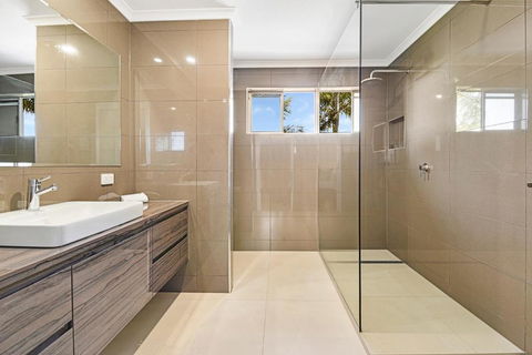 CANAL HOME NEAR MOOLOOLABA Kooringal - Perisher Accommodation 4