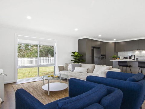 Heartland & Burrows 450m To Beach - Perisher Accommodation 6