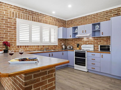 Fern Way Beach House 70m To Beach - Perisher Accommodation 4