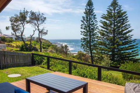Seaview Pet Friendly With Stunning Views 1 Min To Beach - Perisher Accommodation 0