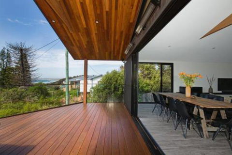 Seaview Pet Friendly With Stunning Views 1 Min To Beach - Perisher Accommodation 6