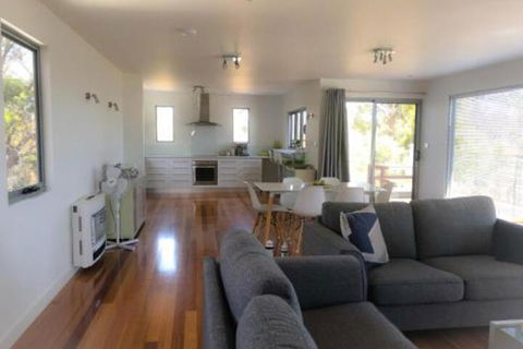 BAY Of FIRES BEACH SHACK Ocean Views From A Modern Beachhouse - Perisher Accommodation 2