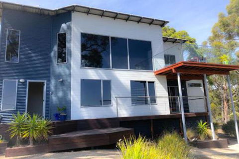 BAY Of FIRES BEACH SHACK Ocean Views From A Modern Beachhouse - Perisher Accommodation 0
