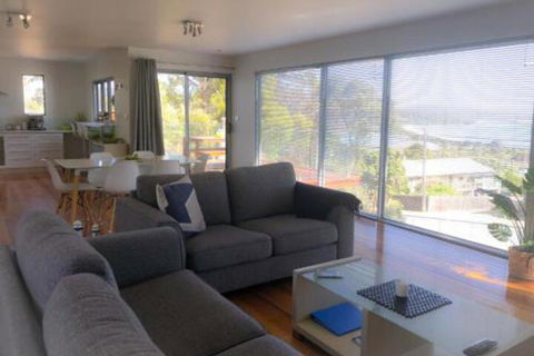 BAY Of FIRES BEACH SHACK Ocean Views From A Modern Beachhouse - Perisher Accommodation 3