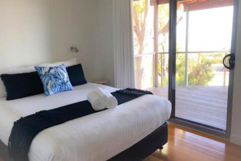 BAY Of FIRES BEACH SHACK Ocean Views From A Modern Beachhouse - Perisher Accommodation 7
