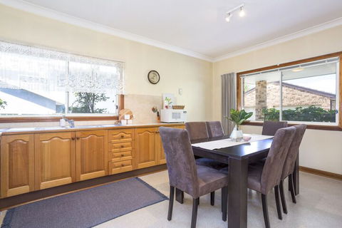 South Coast Getaway House Sleeping 8 Guests - Perisher Accommodation 5