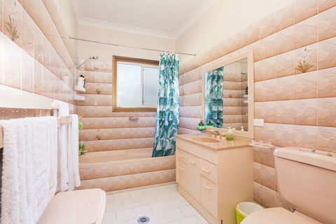 South Coast Getaway House Sleeping 8 Guests - Perisher Accommodation 3