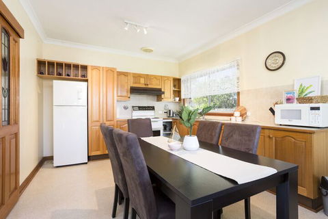South Coast Getaway House Sleeping 8 Guests - Perisher Accommodation 2