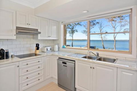 Adrift Retreat St. Georges Basin Waterfront Home - Perisher Accommodation 6