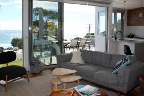 BEACHHOUSE BINALONG Luxury Waterfront Holiday House At Bay Of Fires - Perisher Accommodation 3