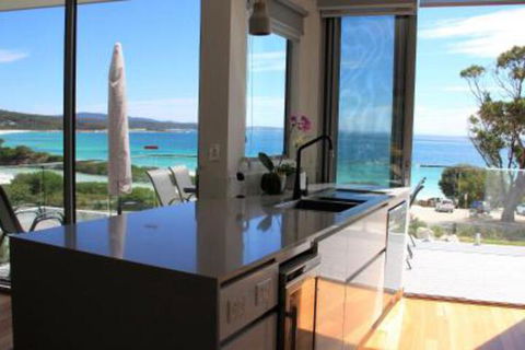 BEACHHOUSE BINALONG Luxury Waterfront Holiday House At Bay Of Fires - Perisher Accommodation 4