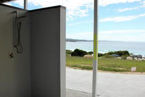 BEACHHOUSE BINALONG Luxury Waterfront Holiday House At Bay Of Fires - Perisher Accommodation 0