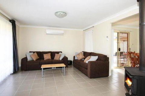 Kingfisher Pet Friendly 10 Mins To Hyams Beach - Perisher Accommodation 7