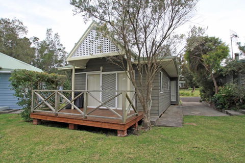 Berrara Lagoon Front Chalet - Perisher Accommodation 4