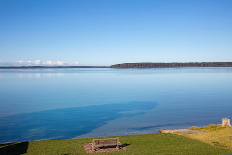 Tranquility Absolute Waterfront Pet Friendly 10 Mins To Hyams Beach - Perisher Accommodation 2