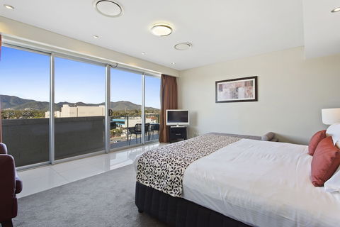 CBD Luxury Accommodation - Perisher Accommodation 4