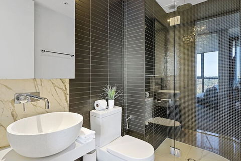 LAURENT Views Of MCG & Yarra River + Fed Square - Perisher Accommodation 5