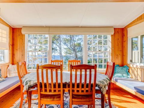Rowse House Hyams Beach 4pm Check Out Sundays - Perisher Accommodation 1