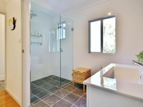 Elaine At Hyams 4pm Check Out Sundays - Perisher Accommodation 1