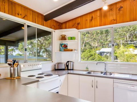 Shanti At Hyams Beach 4pm Check Out Sundays - Perisher Accommodation 5