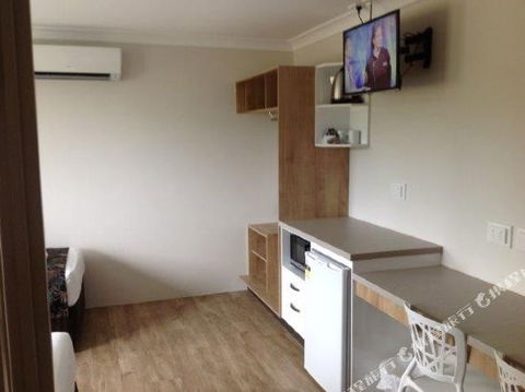 BEST WESTERN CASTLE LODGE MOTEL - Perisher Accommodation 0