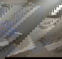 Queen Room With Airport Transfers Or Car Rental - Perisher Accommodation