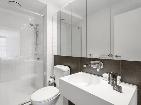 CHARLOTTE Manhatten Building Near Spencer St. & Southern Cross Station - Perisher Accommodation 2