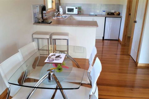Four Seasons Waterfront Villas - Perisher Accommodation 4
