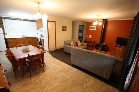 Halls Gap Log Cabins - Perisher Accommodation 1