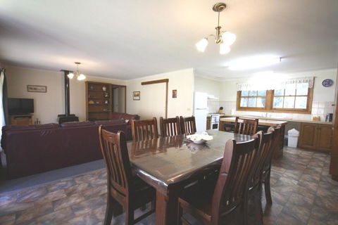 Halls Gap Log Cabins - Perisher Accommodation 5