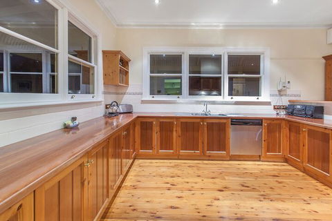 Hopkins River Homestead - Rejuvenate Stays - Perisher Accommodation 5